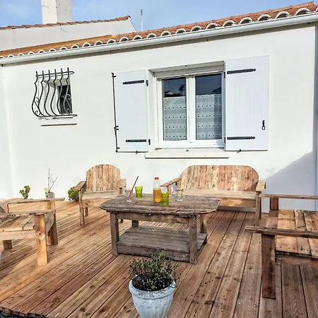 Holiday home Charme De La Grande Bosse By Interhome L'Epine (Vendee)